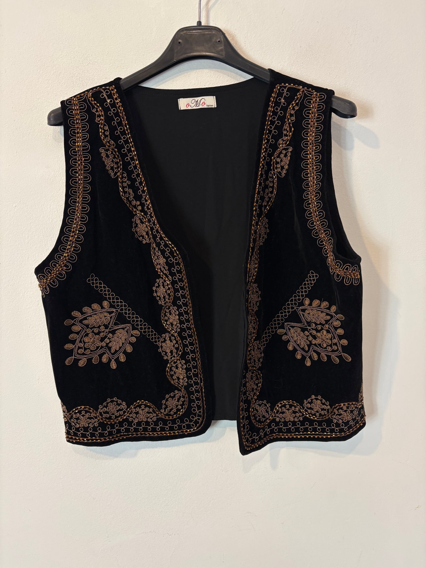 OTRAS. Chaleco  terciopelo bordados