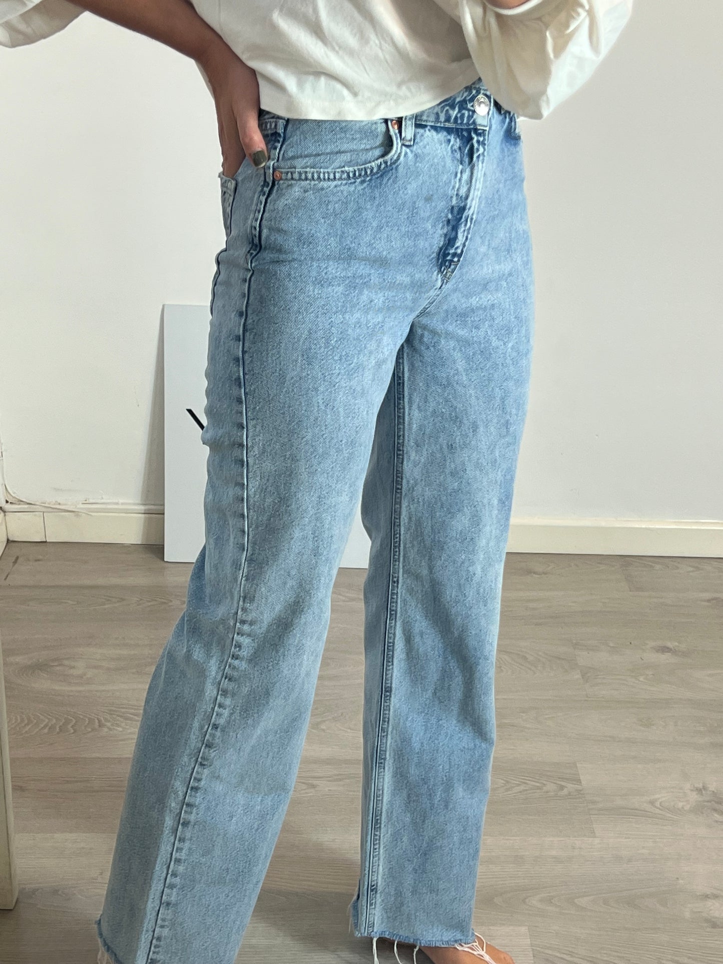 STRADIVARIUS. Pantalón recto denim T.34
