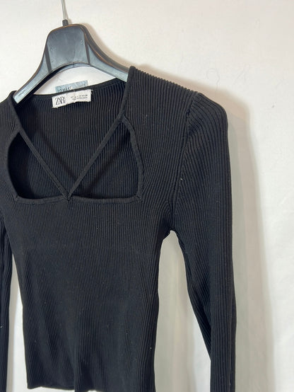 ZARA. Black ribbed Ts top