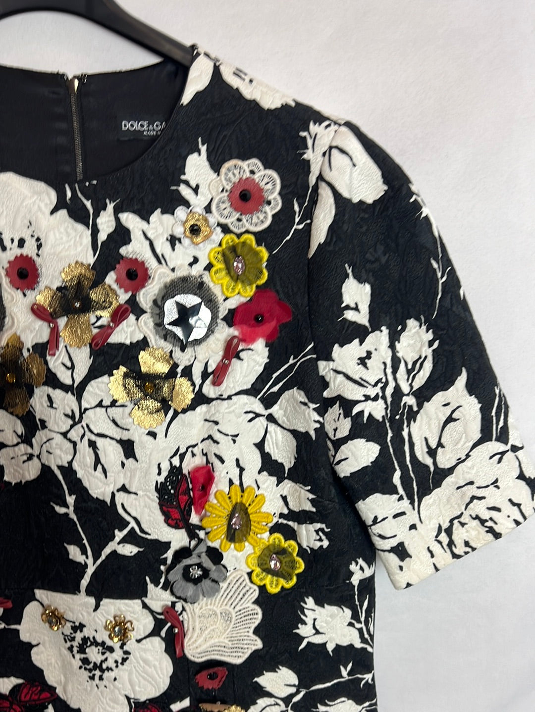 DOLCE & GABBANA. Vestido negro bordados y abalorios. T 44