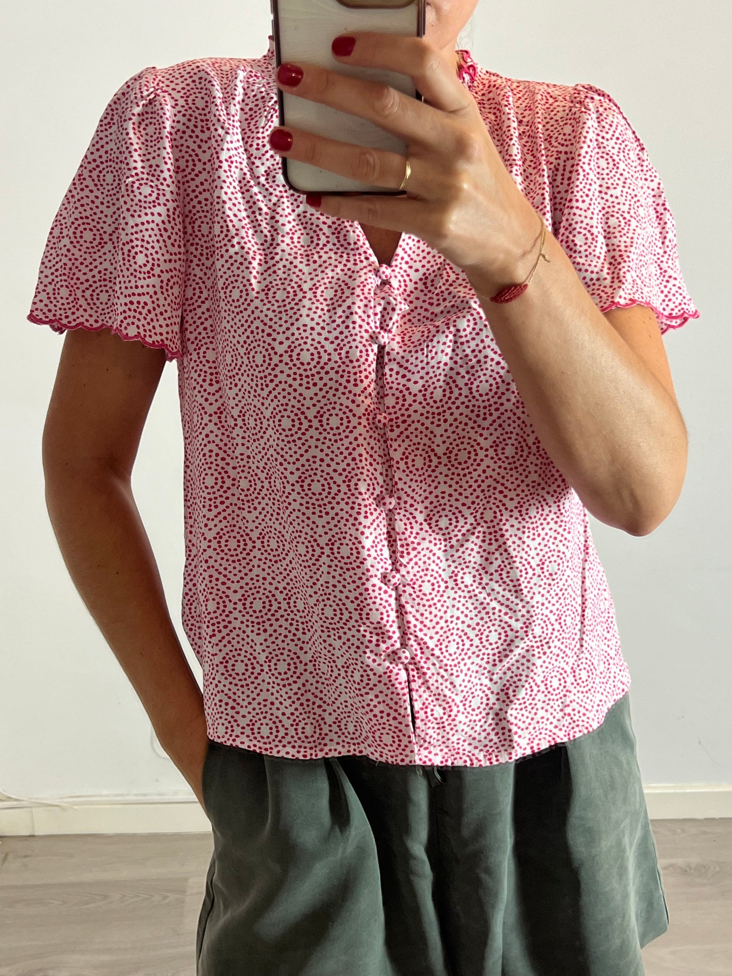 POLIN ET MOI. White blouse with rose print. TS