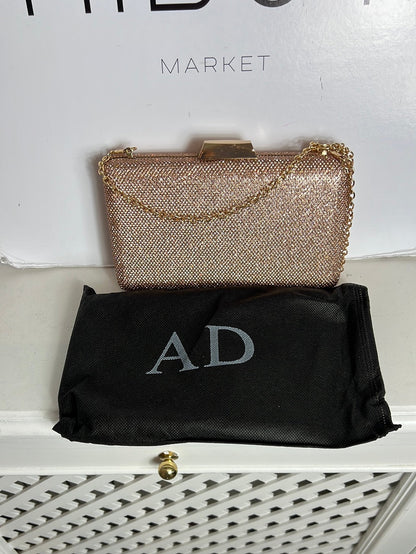 OTRAS. Bolso rígido pedreria