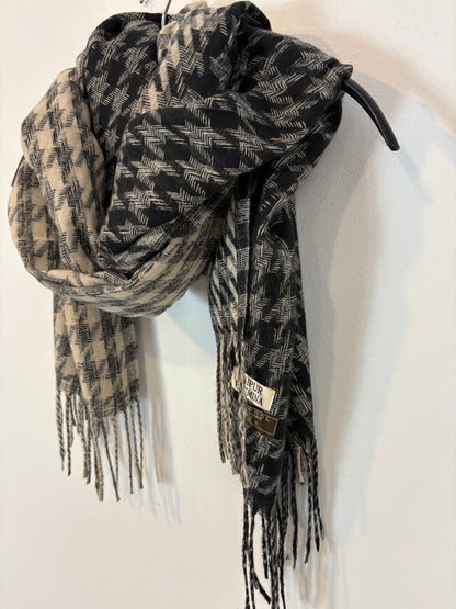 OTRAS.  Bufanda pata de gallo lana