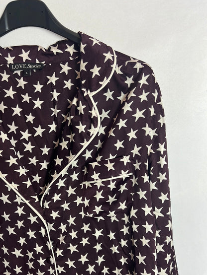 LOVE STORIES. Blusa color berenjena estrellas. T L