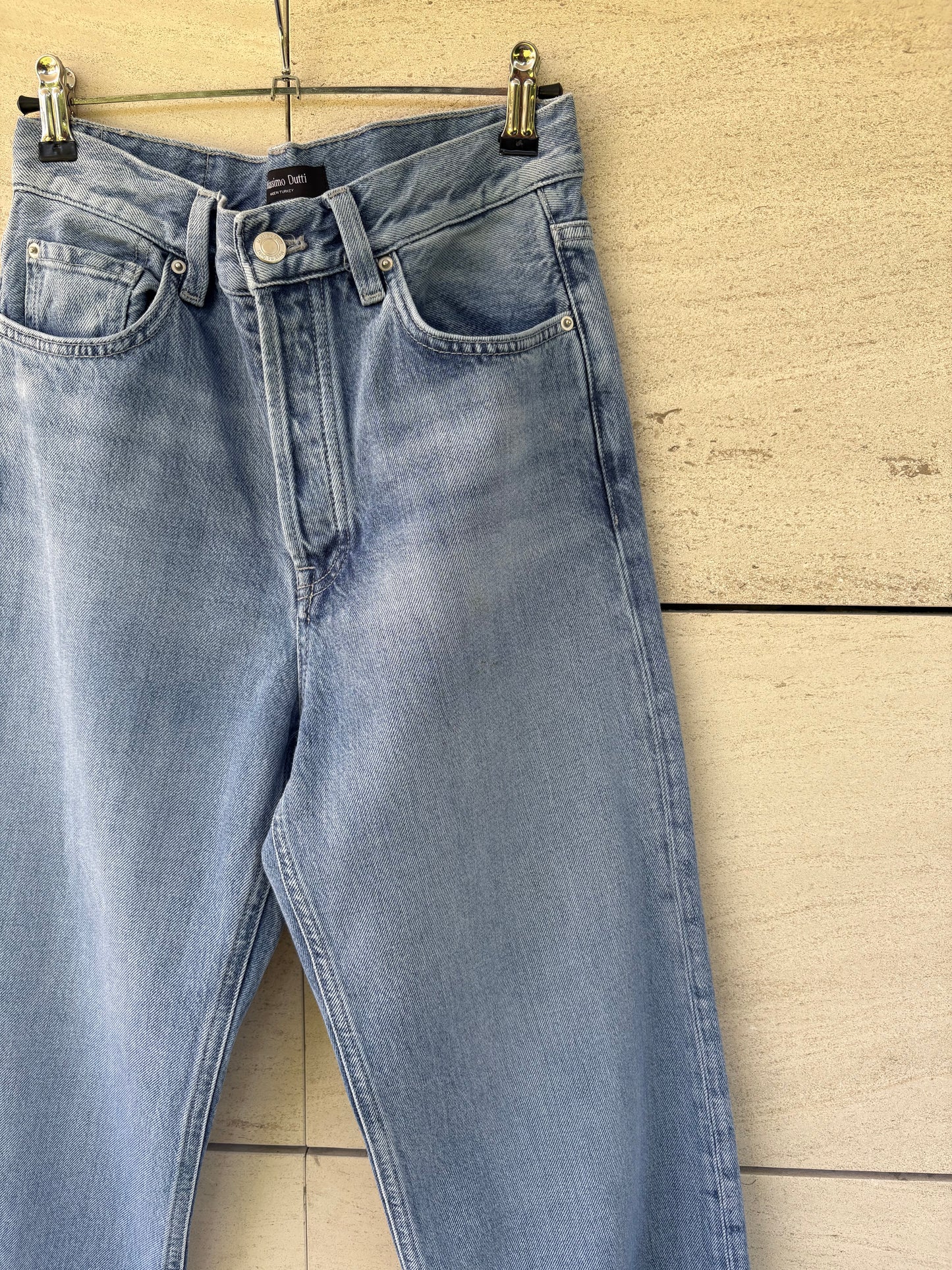 MASSIMO DUTTI. Pantalón denim abotonado