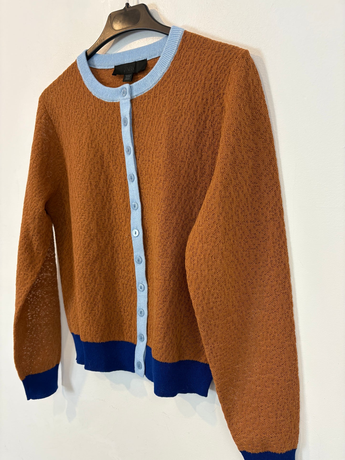 ZARA. Top punto tricolor