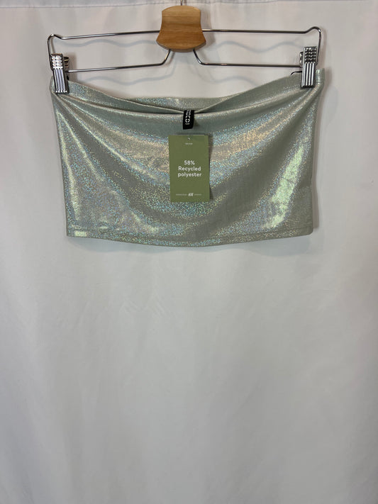 H&M. Top palabra de honor brillo. T M