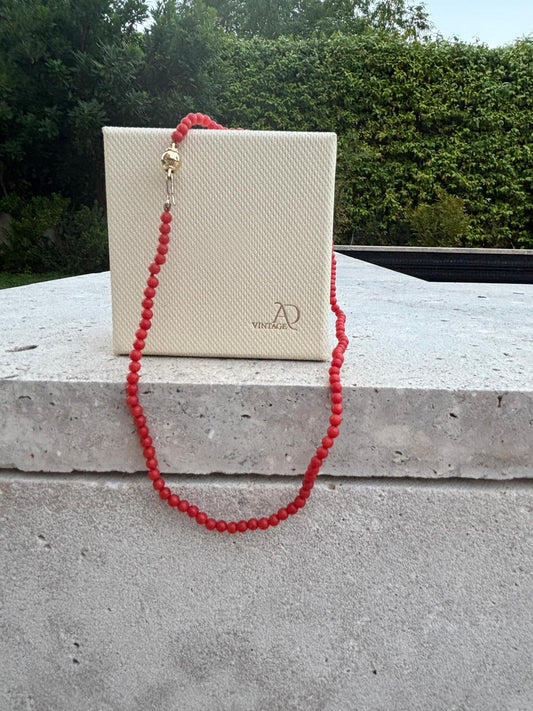 AD Vintage. Gargantilla bolitas coral