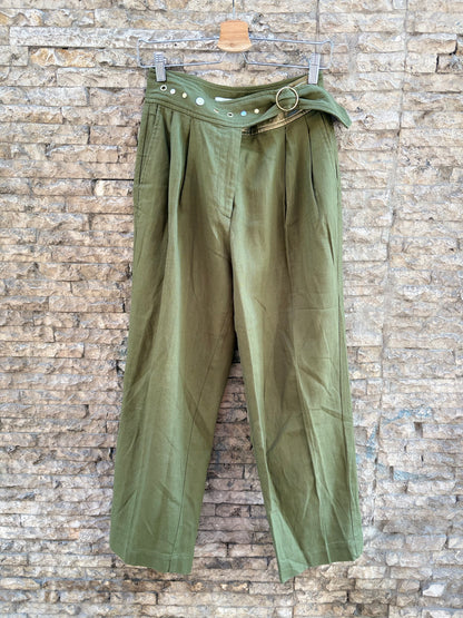 SCALPERS. Conjunto verde tachas. T S