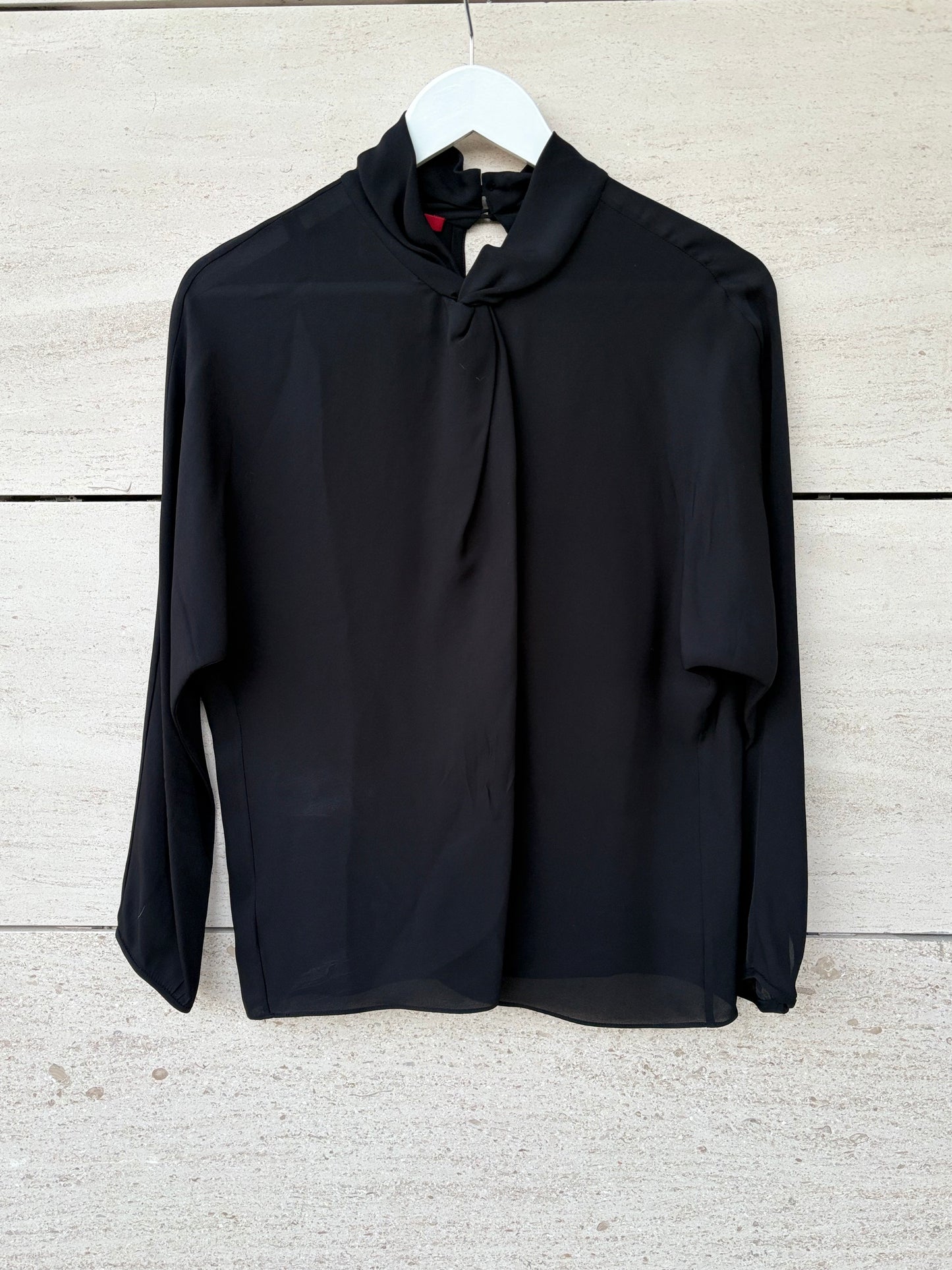 CAROLINA HERRERA. Blusa negra seda