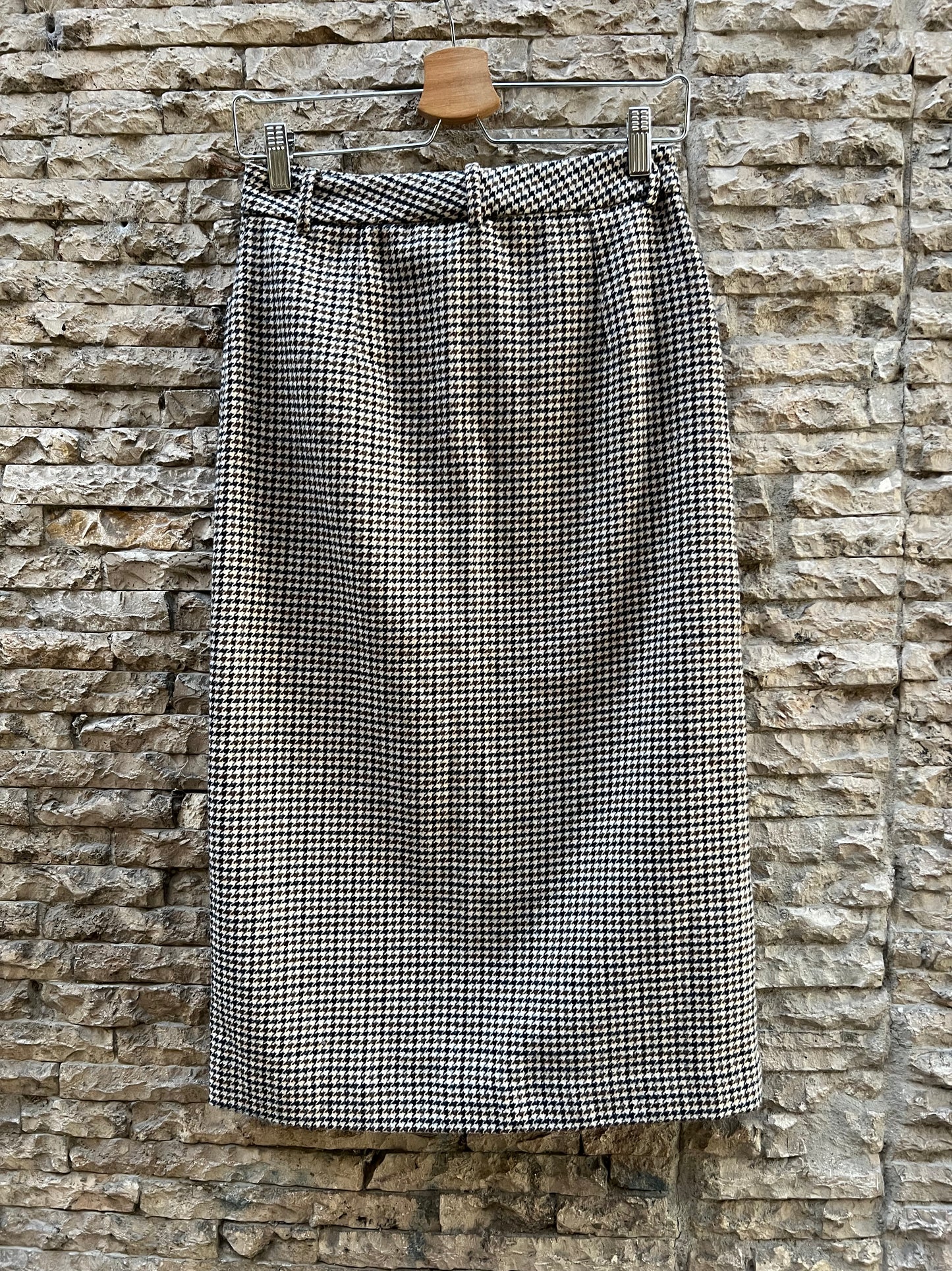 MANGO. Falda midi pata de gallo