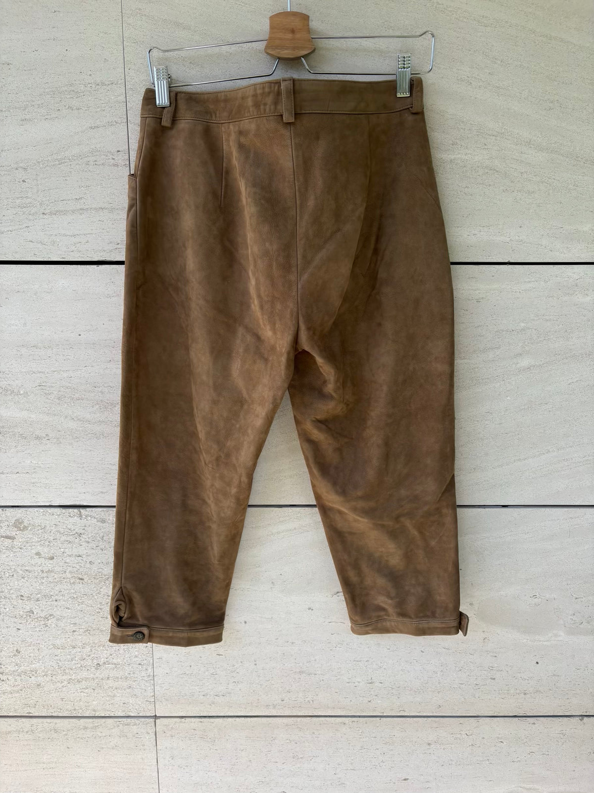 TBA. Pantalón Capri piel