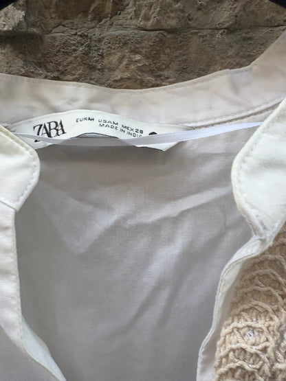 ZARA. Vestido corto detalle croché. T M