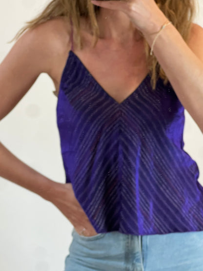 OTRAS. Top morado detalles Tu(s)