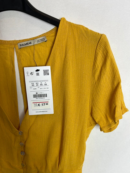 PULL&BEAR . Crop top mostaza botones. T XS