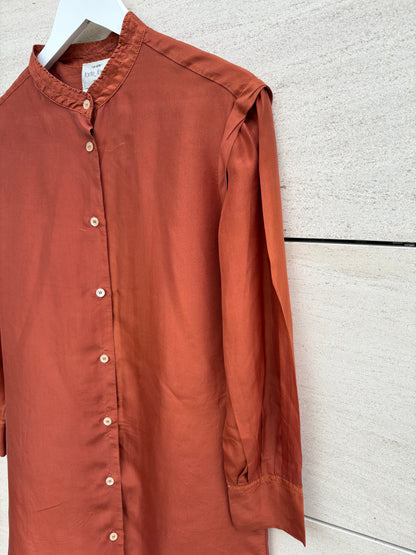 FORTE FORTE. Total look falda y camisa seda teja