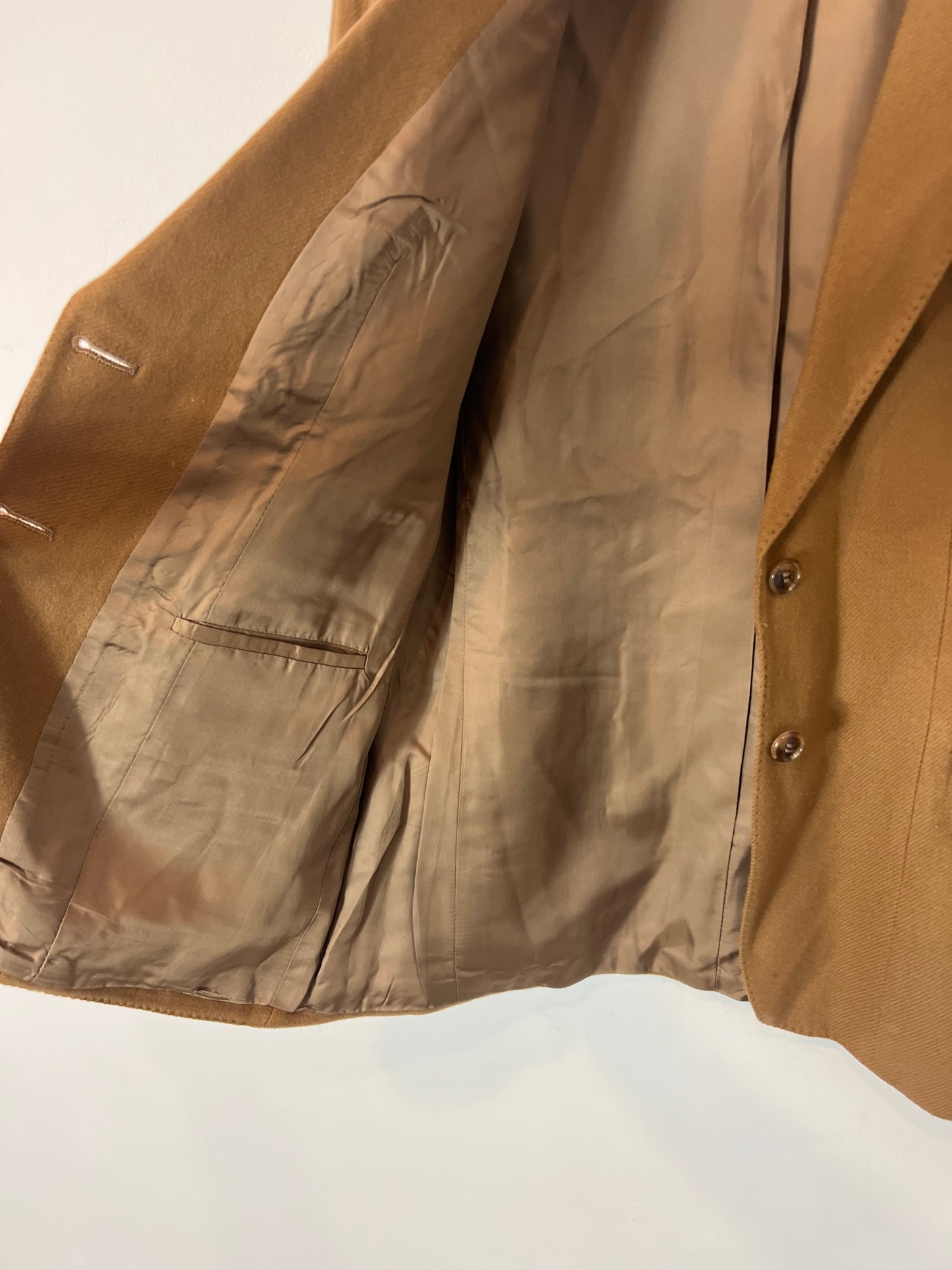 WINDSOR. Blazer cashmere camel detqlle cuello