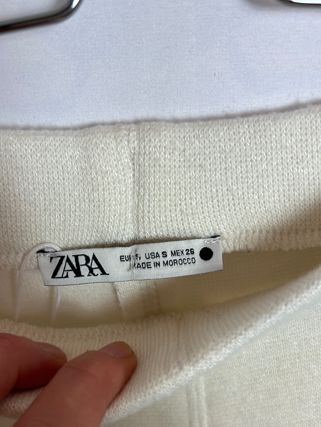 ZARA. Falda midi punto color crudo. T S