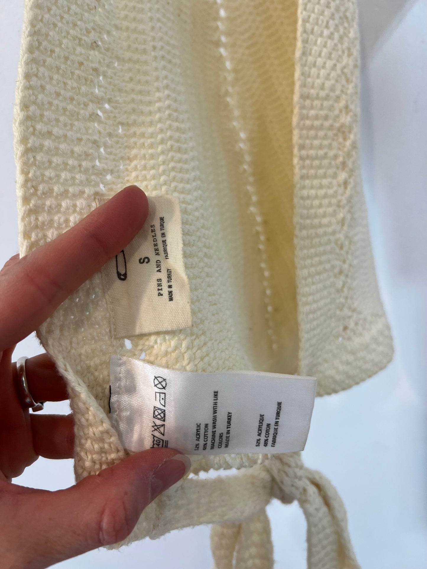 PINS & NEEDLES. Top beige croché T.s