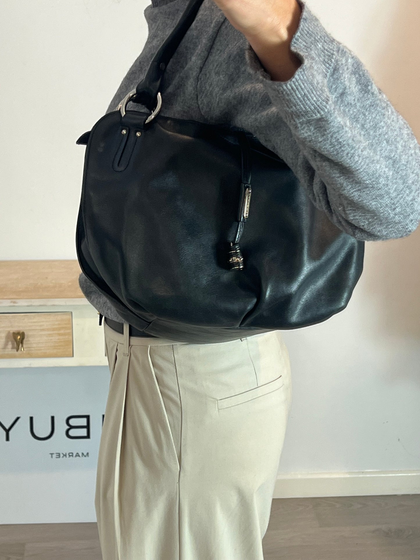 CELINE. Bolso negro piel mediano