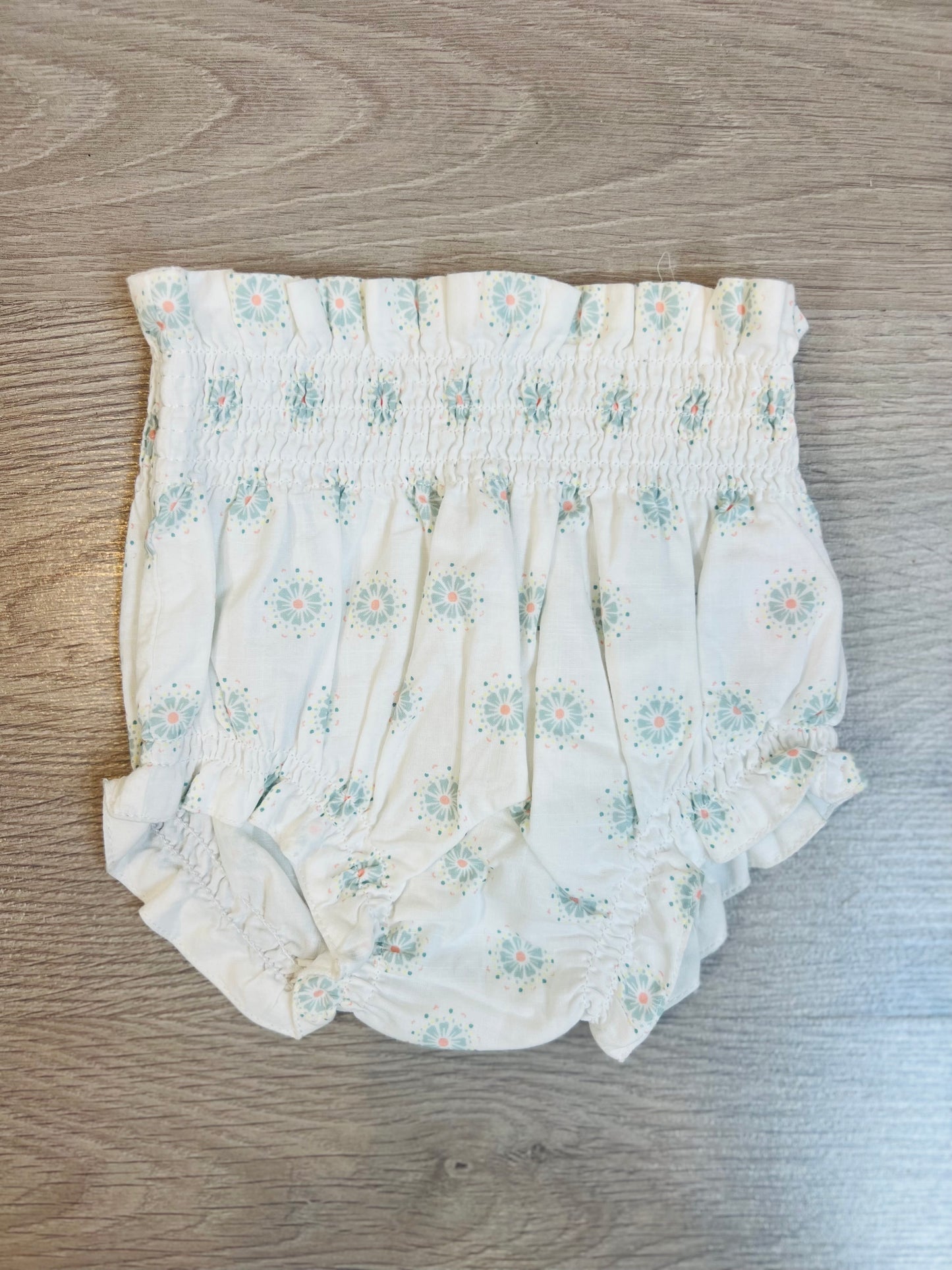 GOCCO. Cubrepañal blanco flores T.3/6 meses