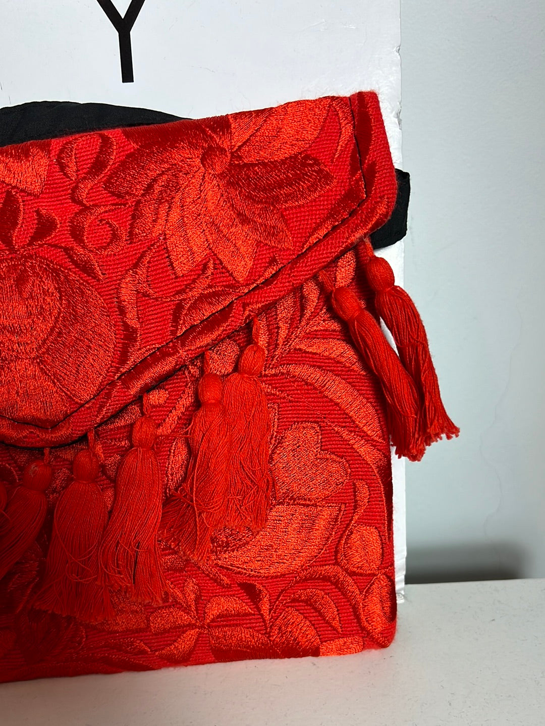 OTRAS. Bolso cartera rojo  textura