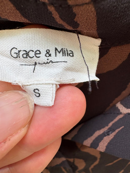 GRACE &amp; MILA. Flowy two-tone blouse. TS