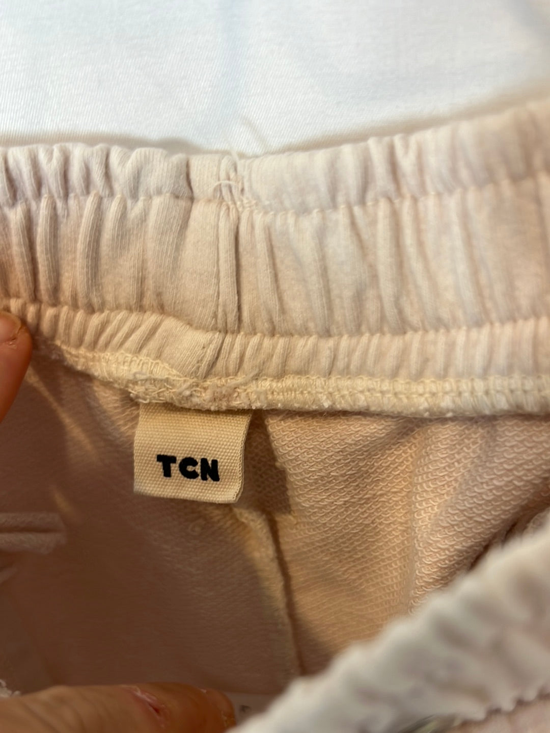 TCN. Light pink plush Bermuda shorts. TS/M