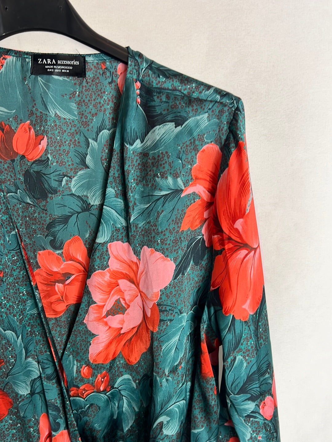 ZARA. Body fluido estampdo flores. T S