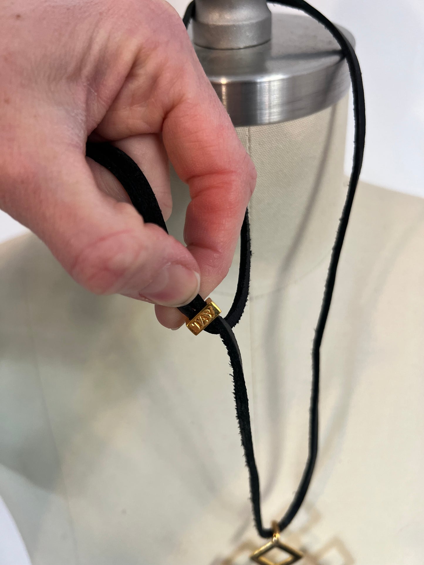 TAY. Colgante pieza cuadros