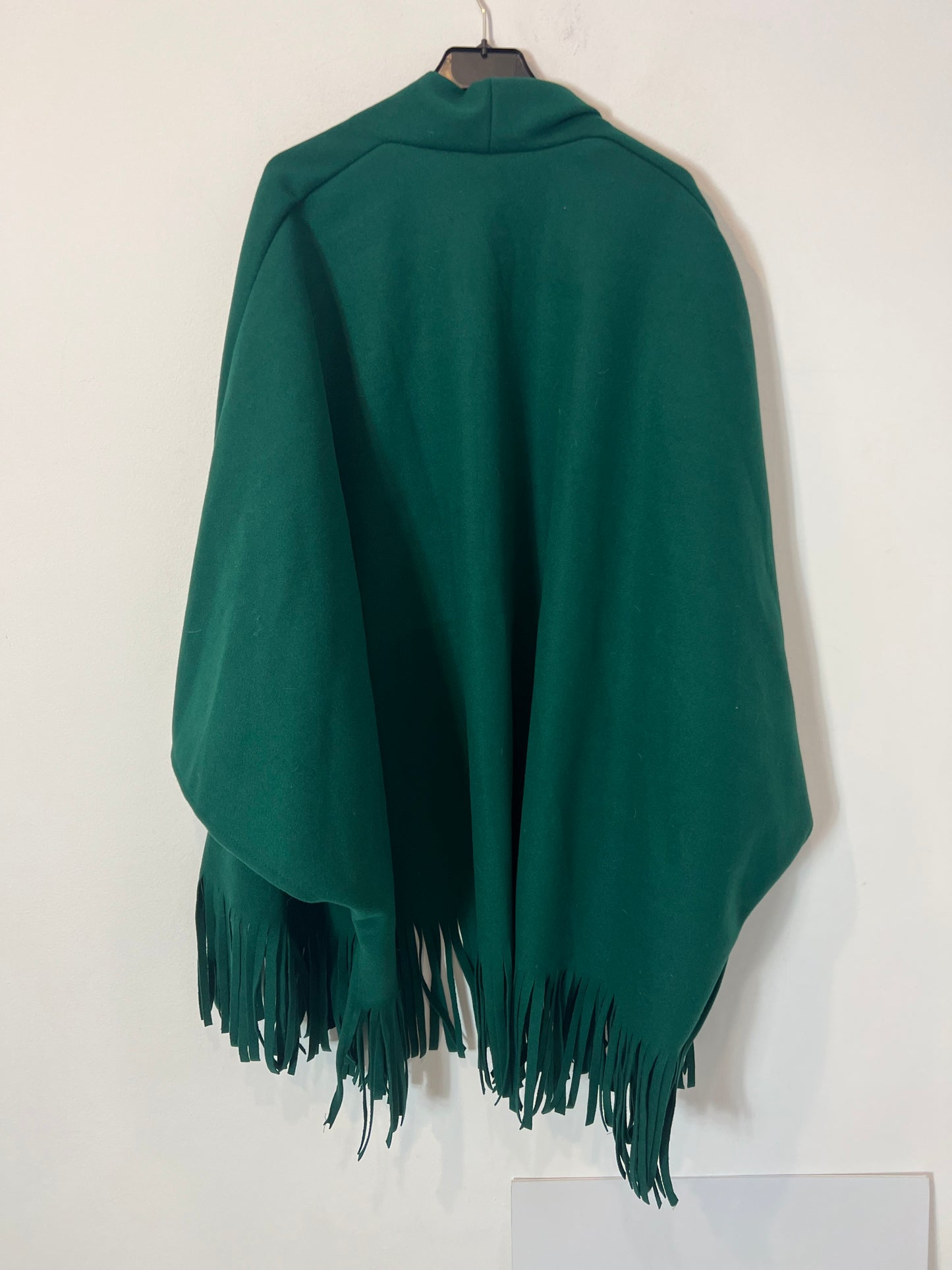 OTHERS. Green poncho-style jacket with fringes TU(m/l)