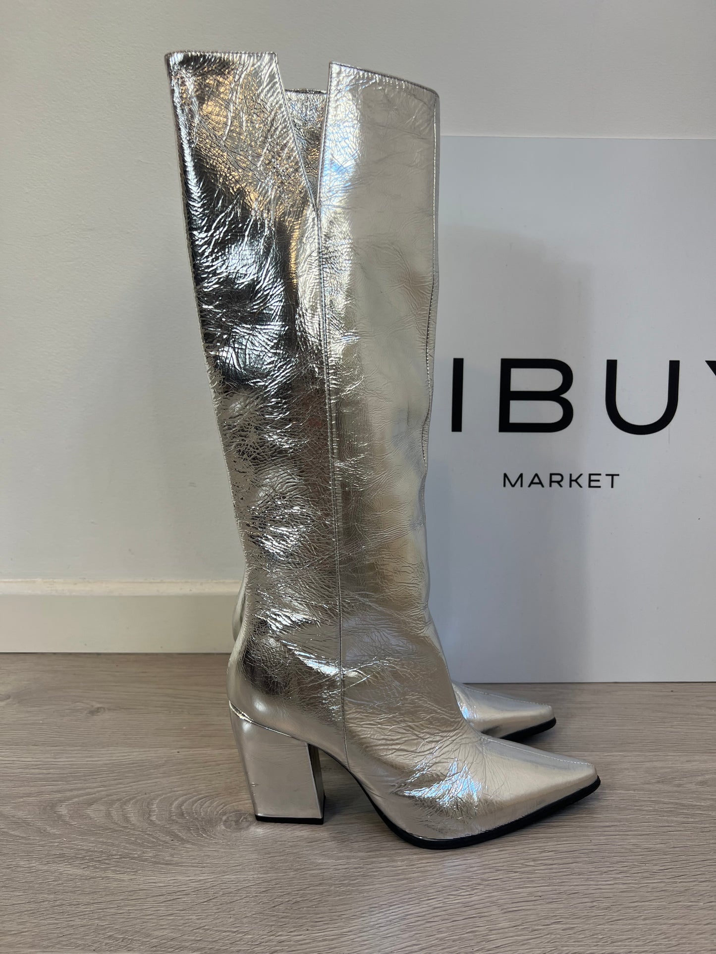 ZARA. Botas plateadas. T 38