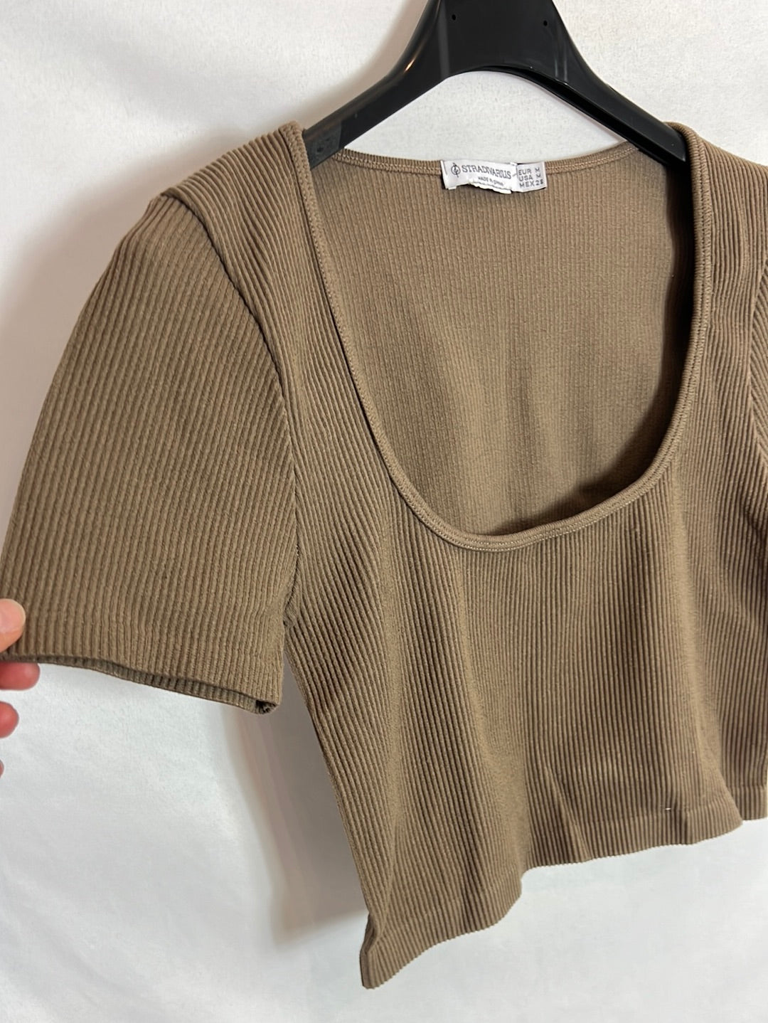 STARDIVARIUS. Brown elastic ribbed crop top. TM