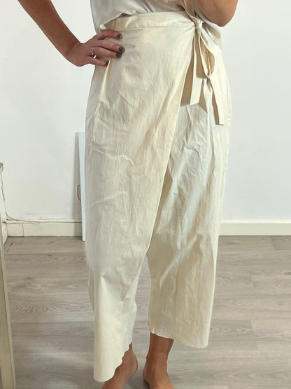 ZARA. Beige textured skirt-effect trousers. XS