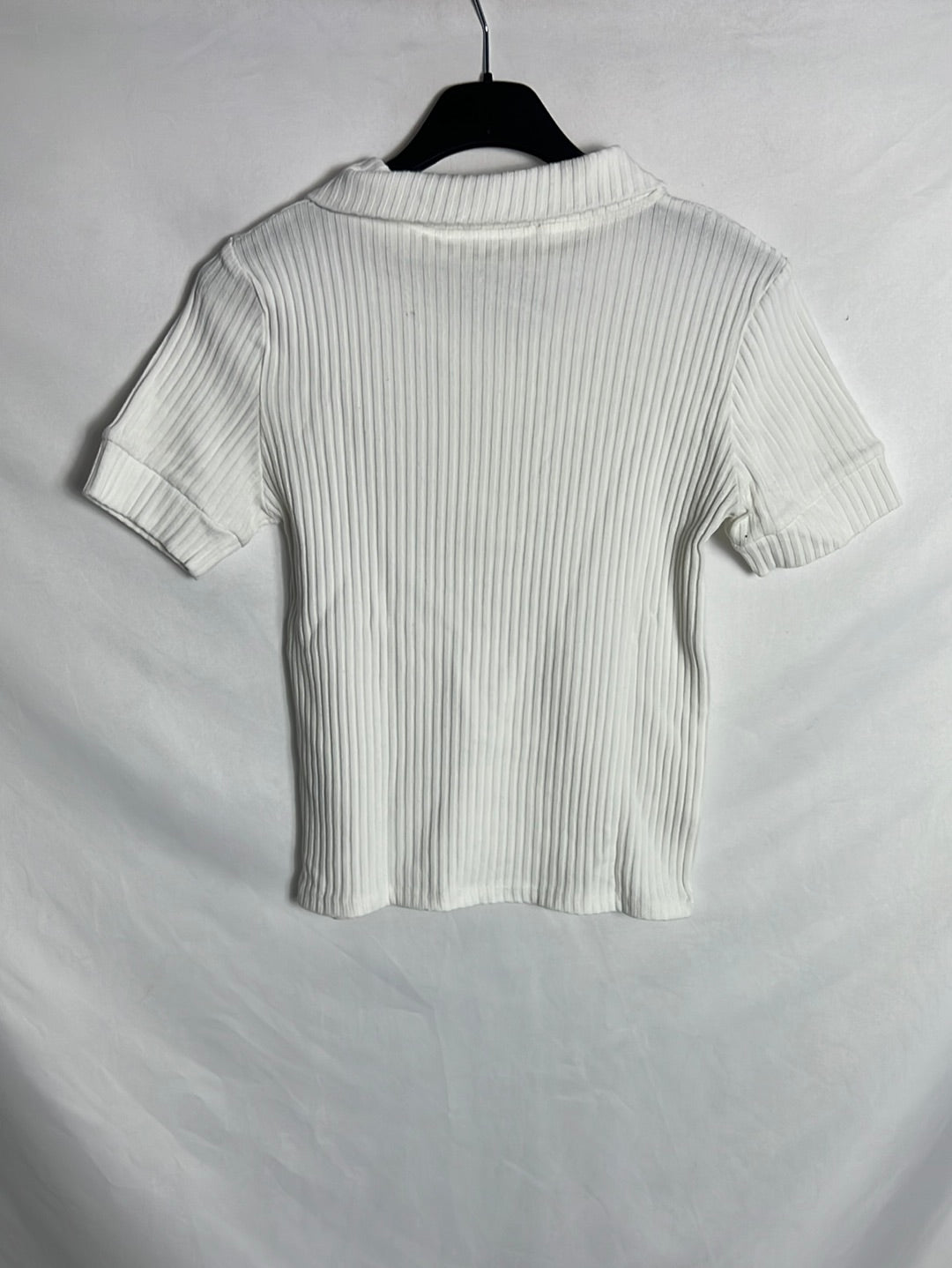 ZARA. Short white ribbed top. TS