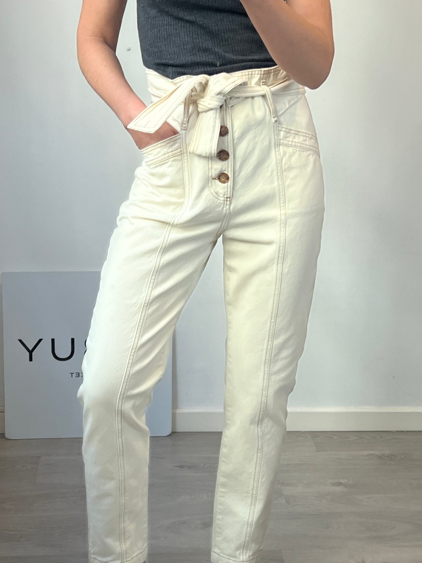 SÉZANE. Pantalón beige cinturón. T 40