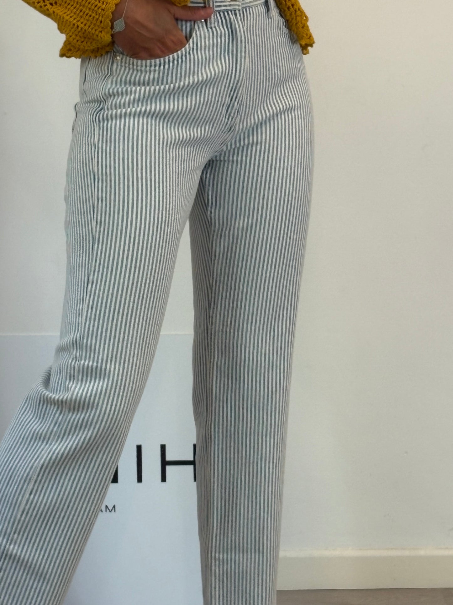 MANGO. Straight-cut striped denim. Size 36