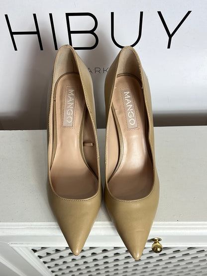 MANGO. Stiletto beige. T 39