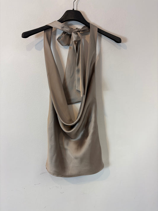 ZARA . Top satinado gris perla