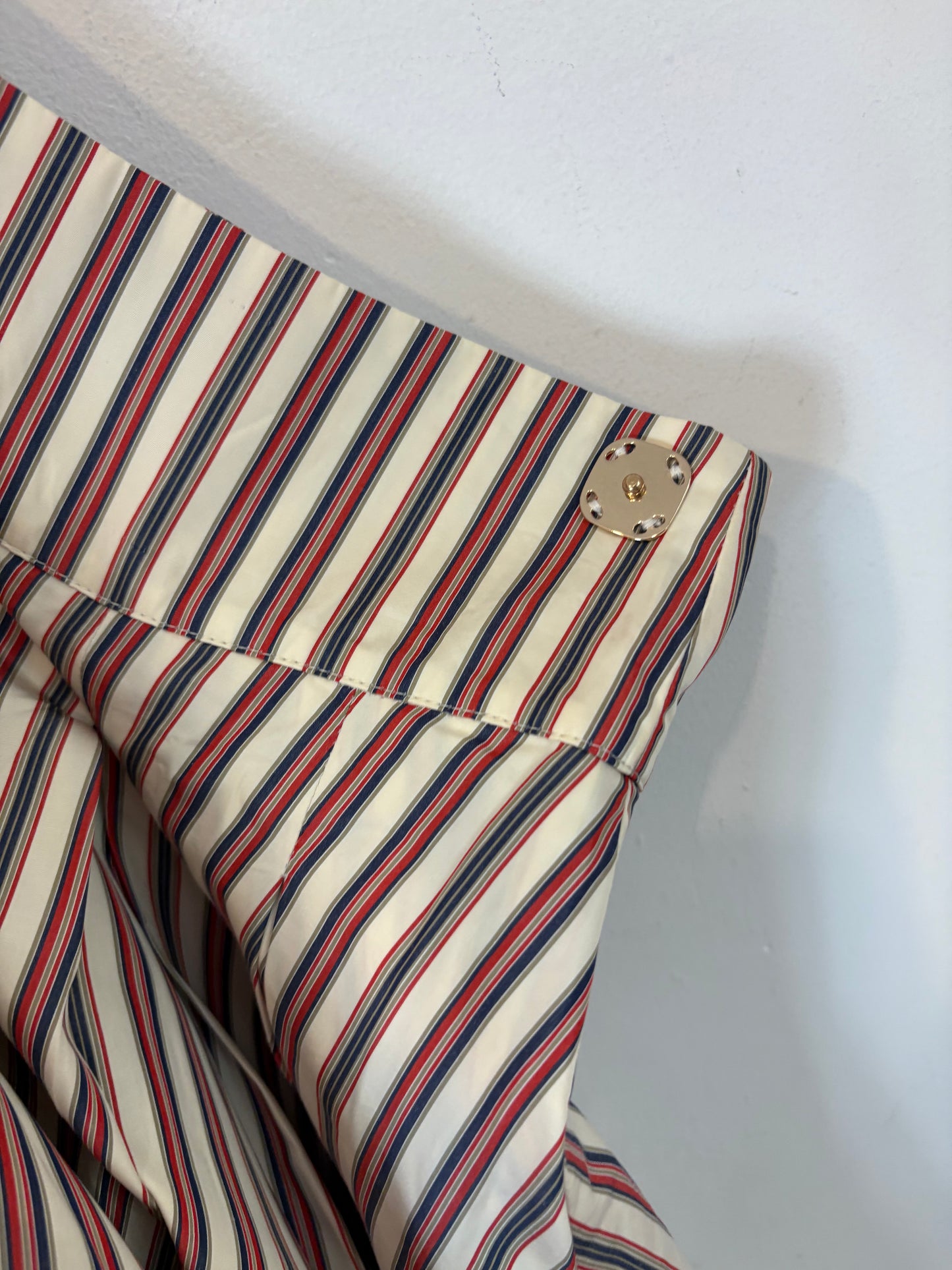 THE LABEL EDITION. Total look falda y blusa rayas asimetrias