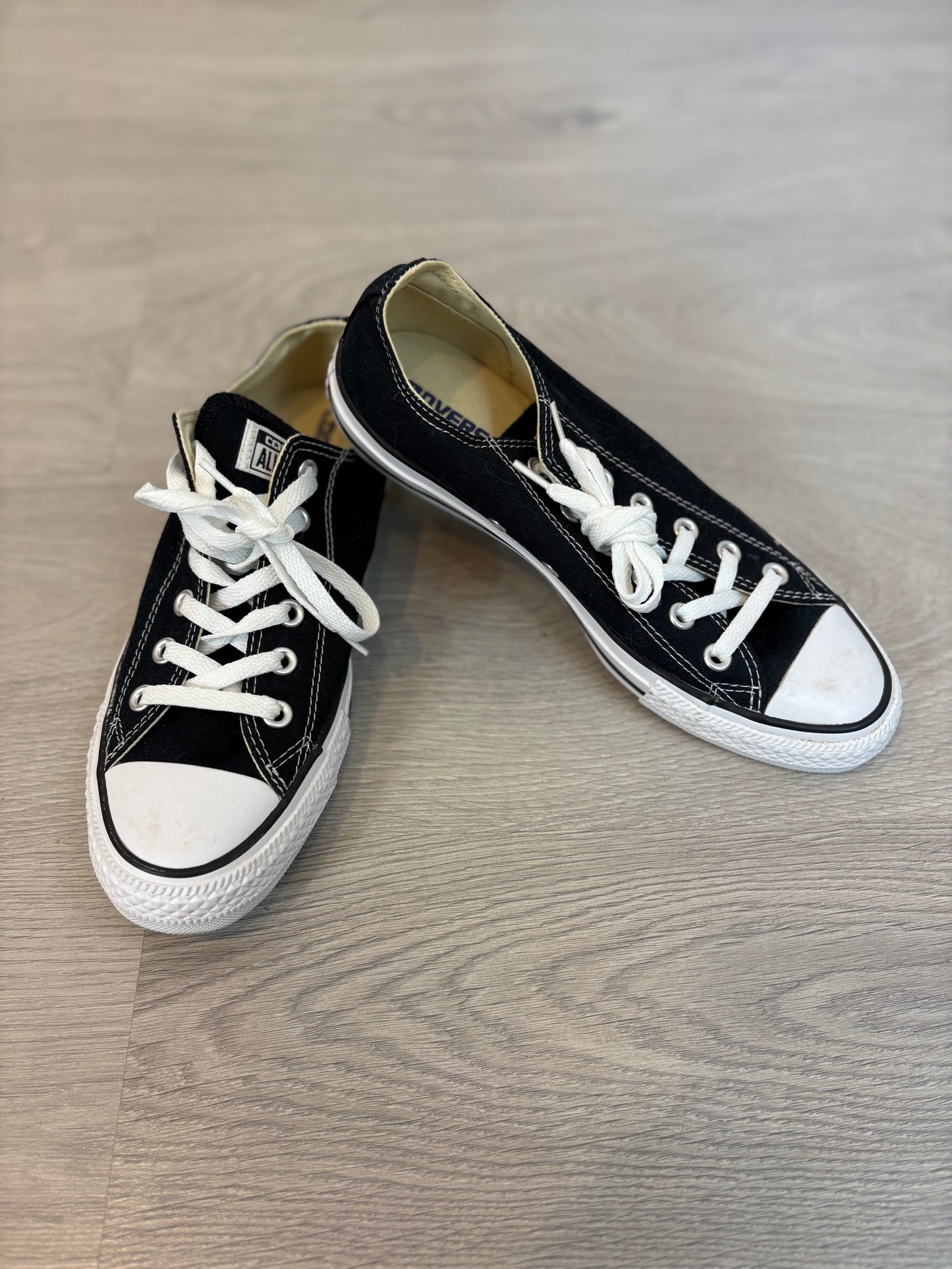 CONVERSE. Zapatilla clásica en negro. T 40