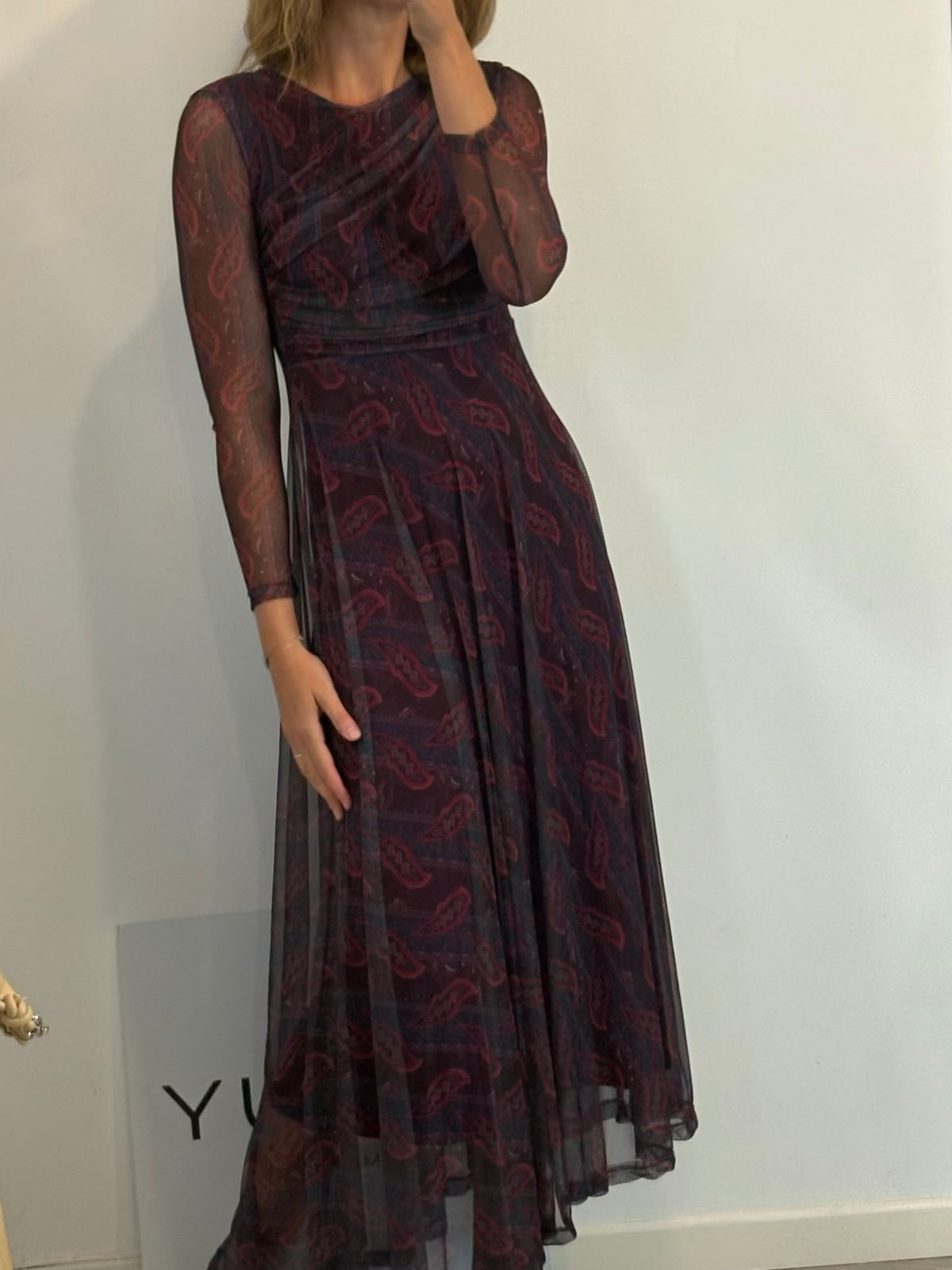 JUAN AVELLANEDA x SEEIOU. Vestido largo tul elástico morados