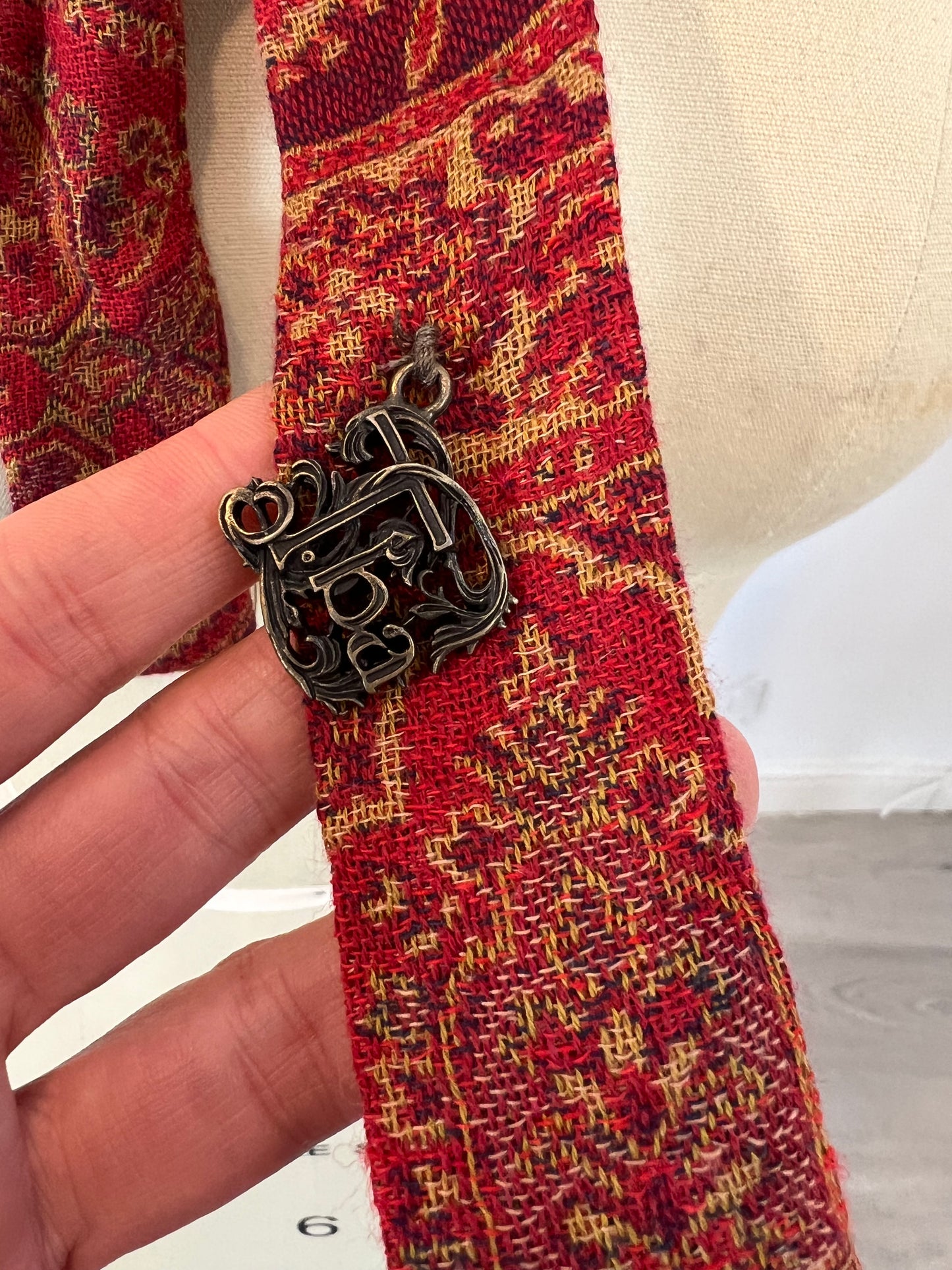 TBA. Corbata tonos burdeos