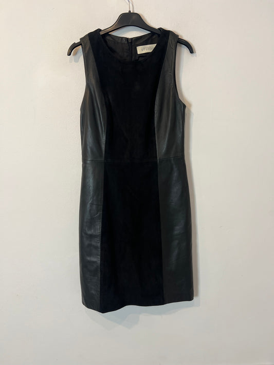 UTERQÜE. vestido negro piel
