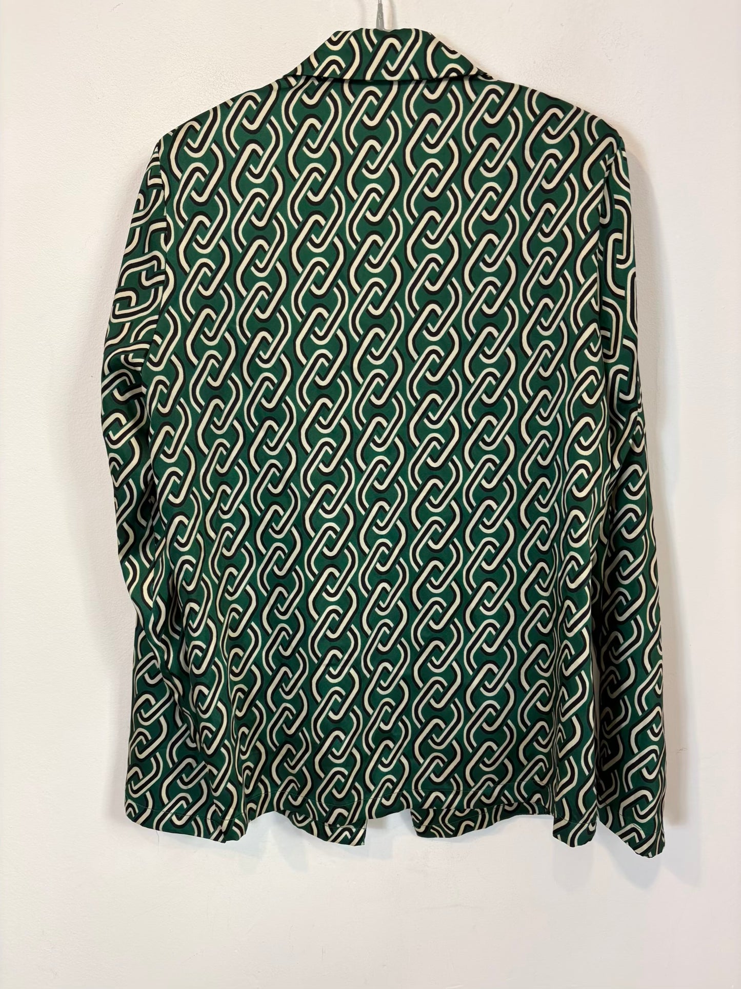 MANGO. Chaqueta fluida estamapdo retro
