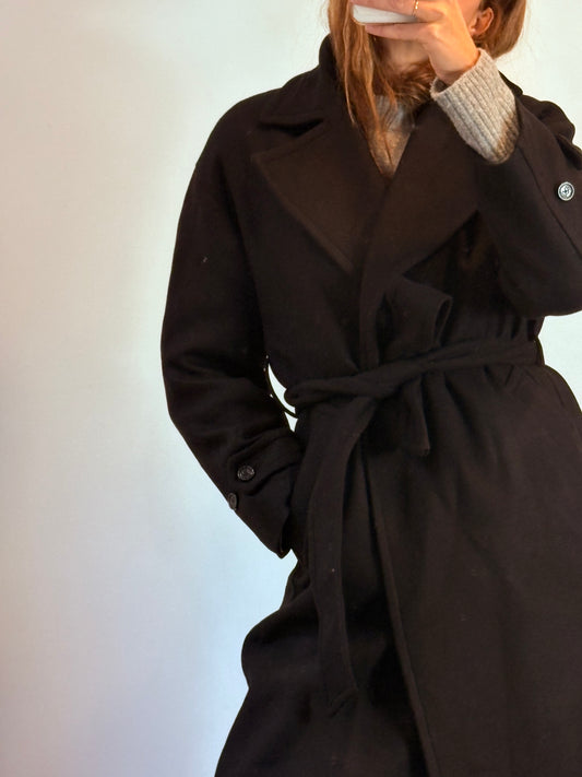 MANGO. Abrigo largo negro lana