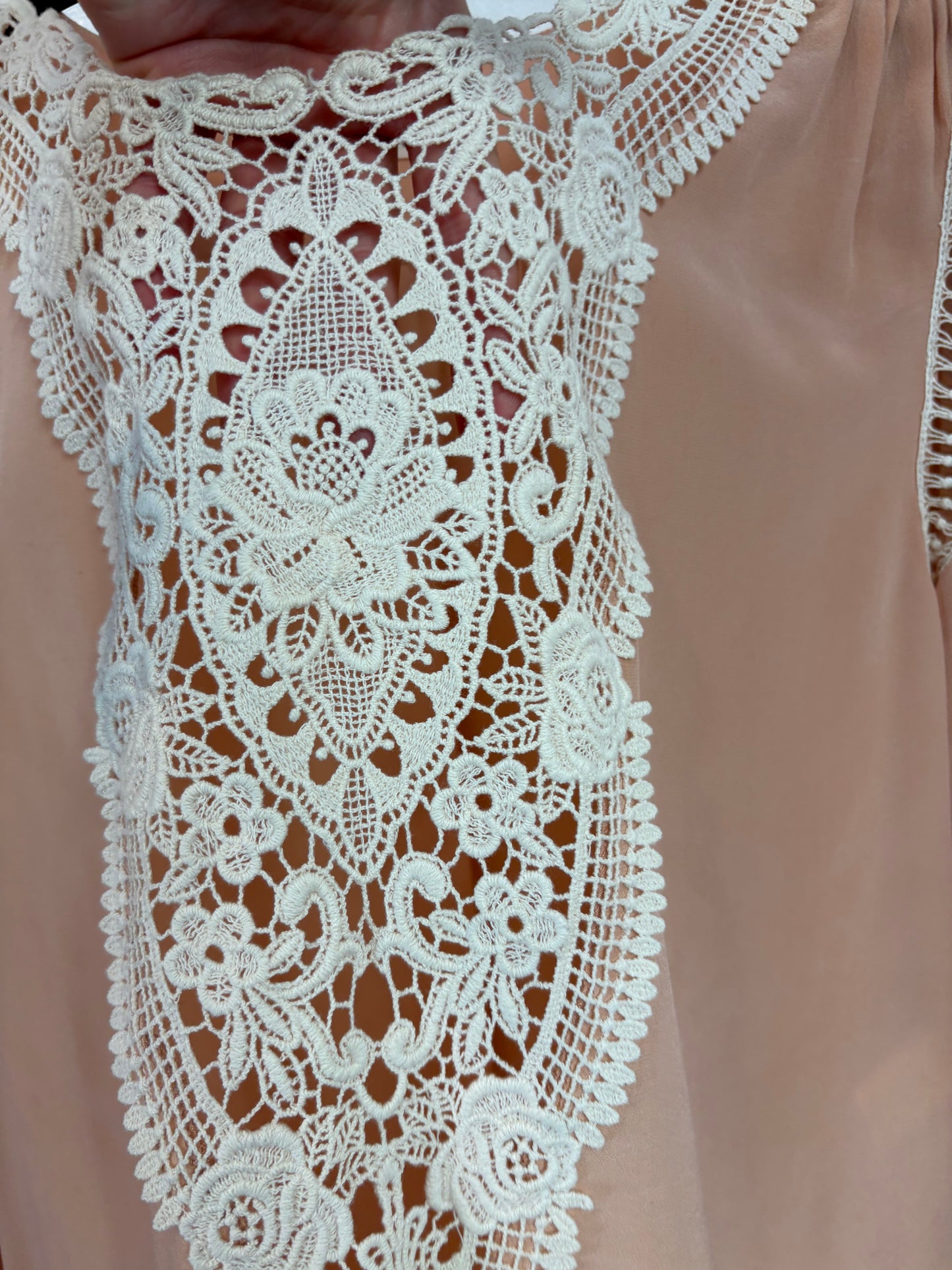 MASSCOB. Blusa seda nude