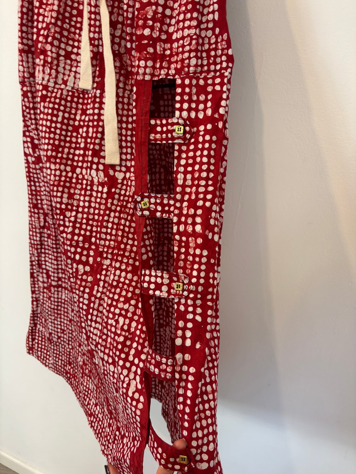 KIMALÉ. Conjunto falda y camisa roja estampada. T 36