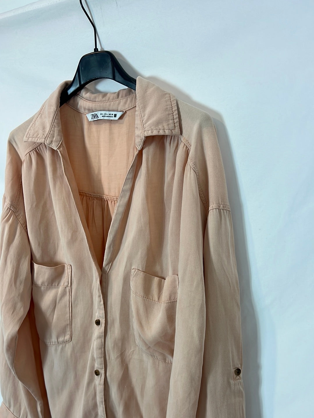 ZARA. Camisa rosa palo bolsillos. T L