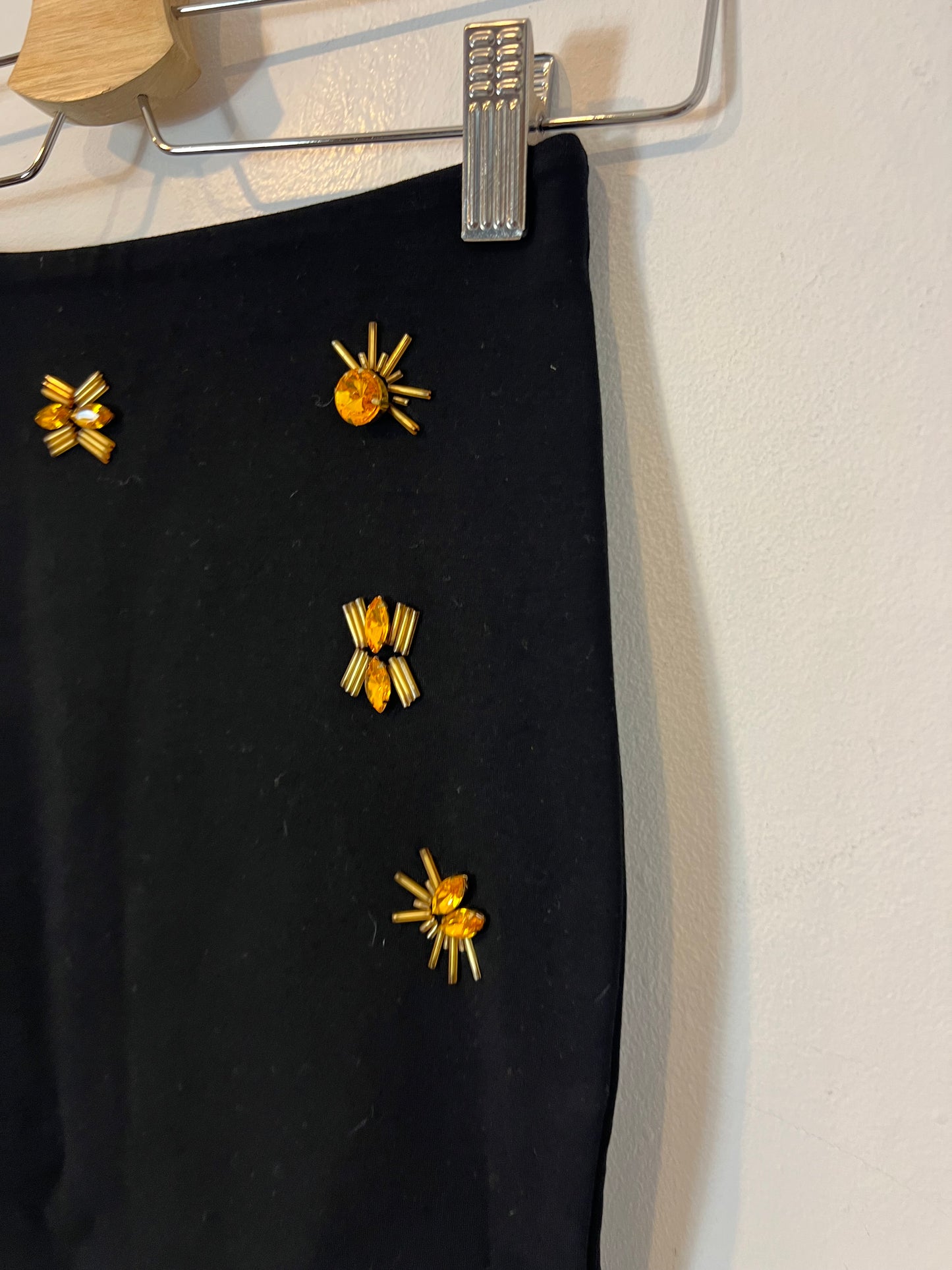 H&M. Falda tubo elástica abalorios. T XS